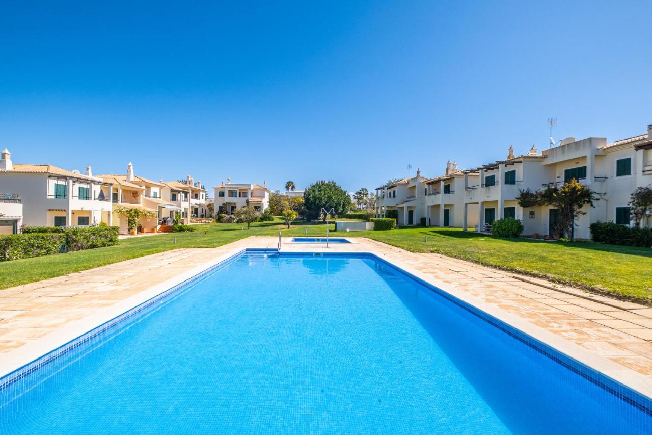 A Vilita Beach Apartment ペラ エクステリア 写真
